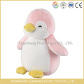 Joli jouet en peluche de pingouin rose